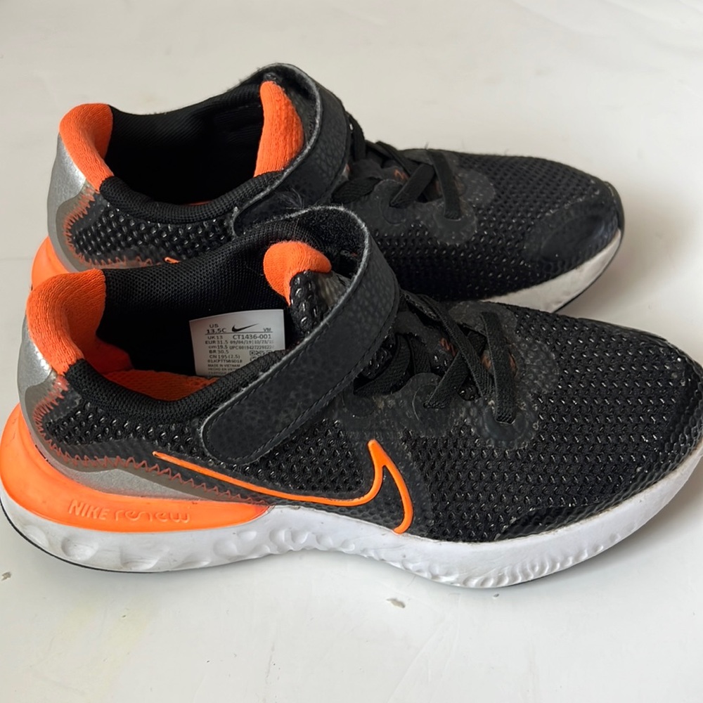 Boys Nike Tennis Shoes. Great condition, only worn a handful of times.